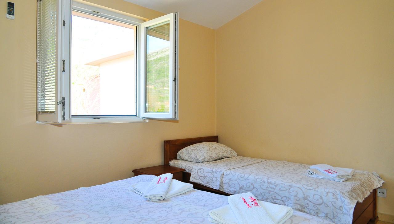 Apartmani Bulajic Tivat Exteriör bild