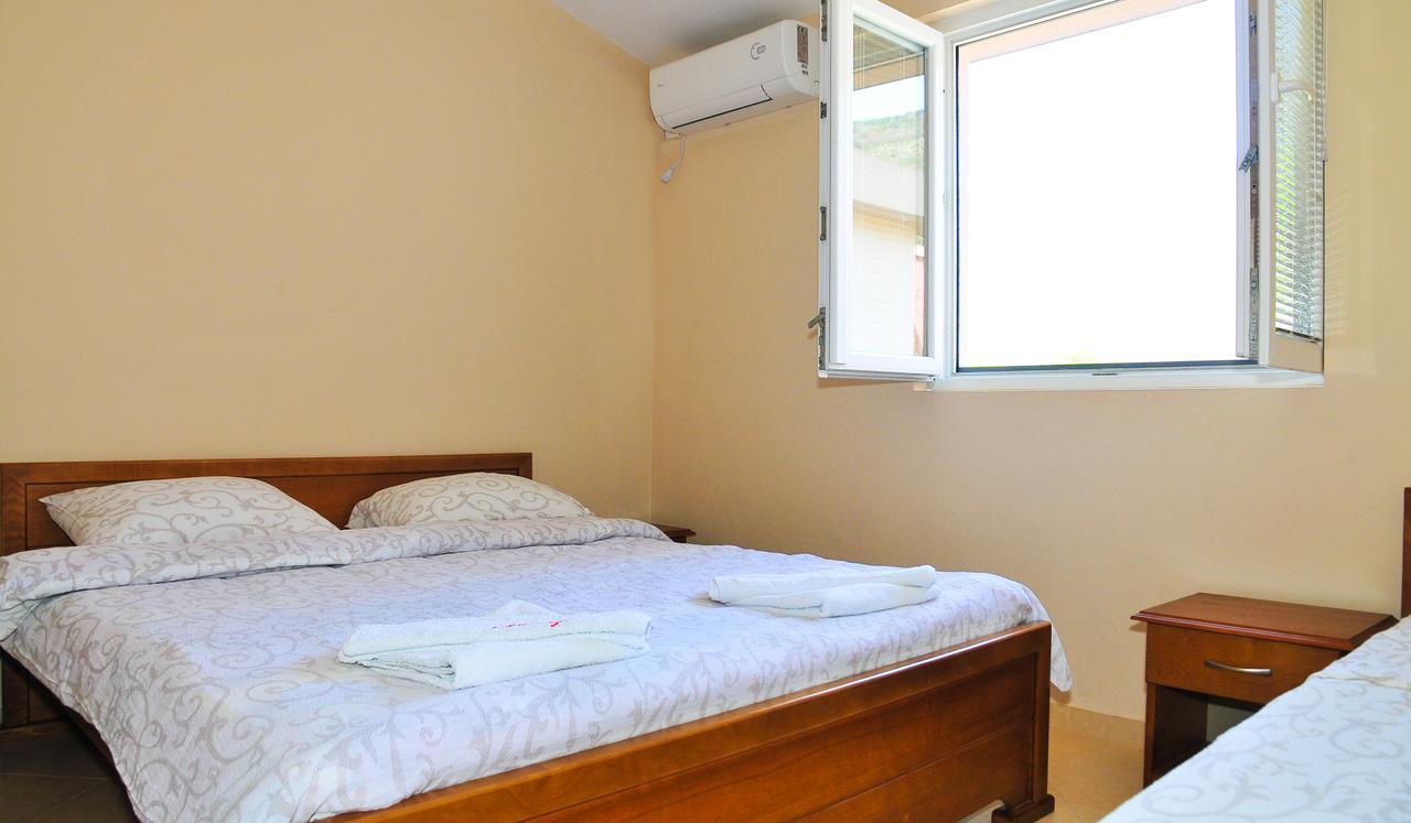 Apartmani Bulajic Tivat Exteriör bild