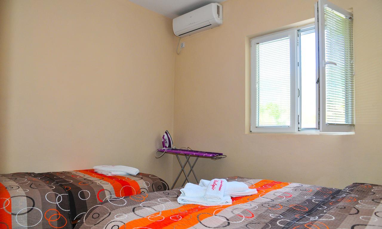 Apartmani Bulajic Tivat Exteriör bild